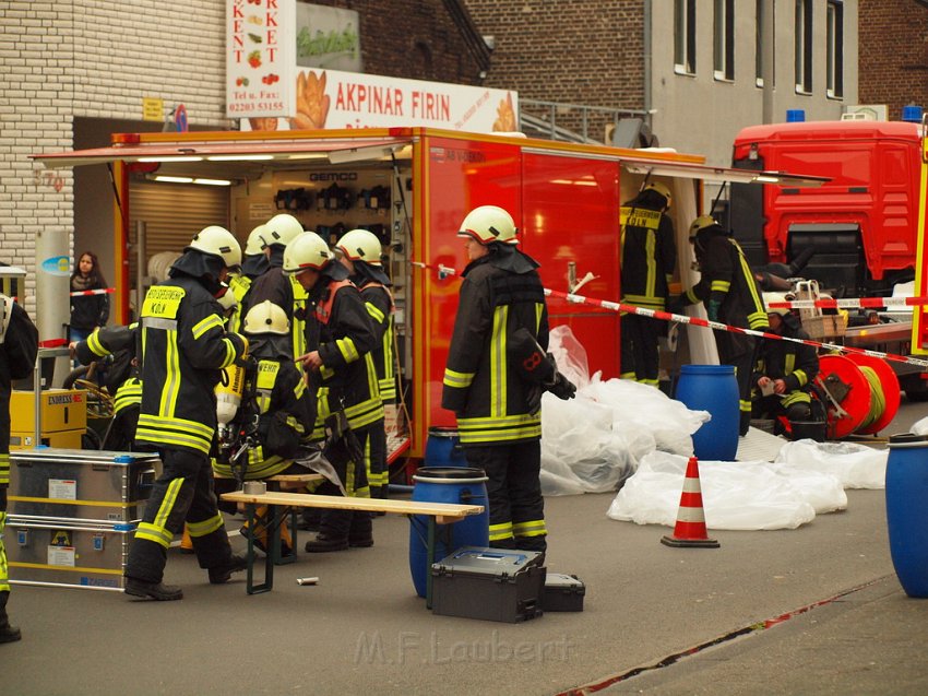 Weisses Pulver im Buero gefunden Koeln Porz Mitte Hauptstr P335.JPG